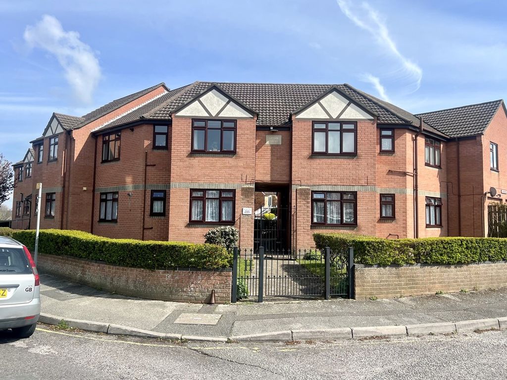 2 bed flat for sale in Layton Road, Poole BH12 Zoopla