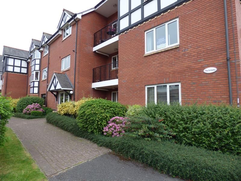 2 bed flat for sale in the orchards, walwyn road, colwall, malvern, worcestershire wr13