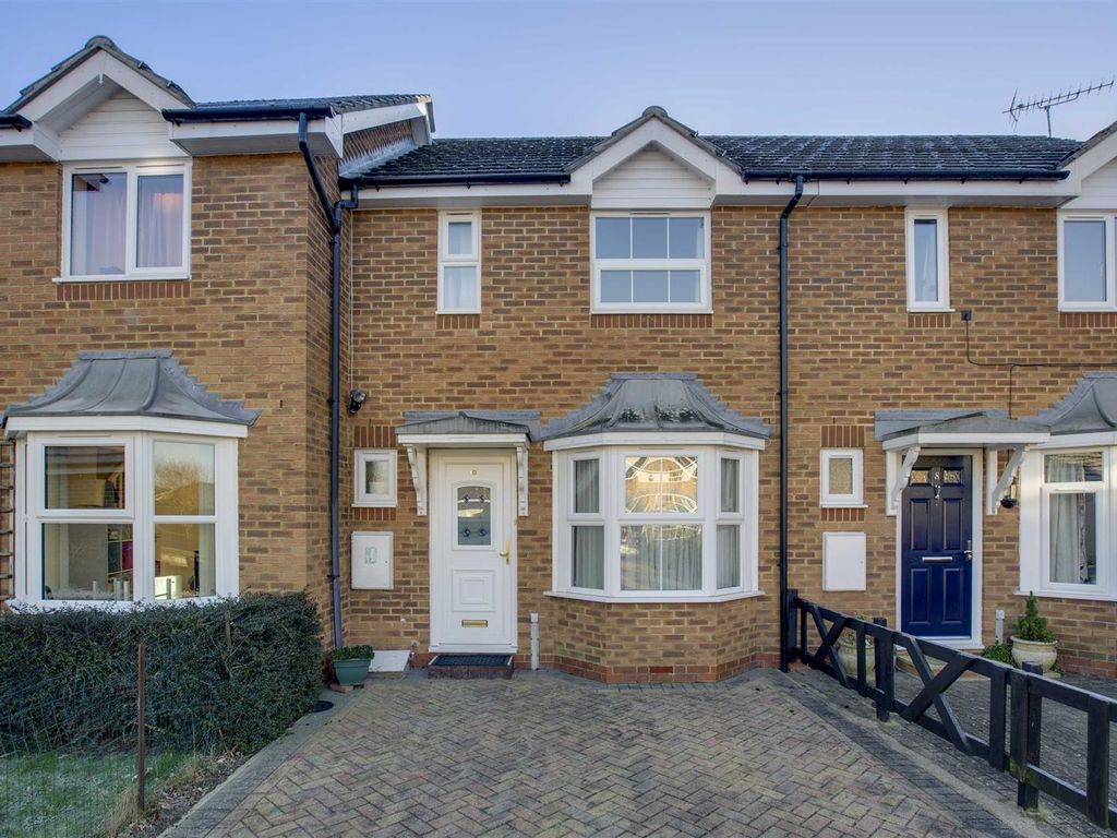 2 bed terraced house for sale in Thrush Close, Aylesbury HP19, £295,000 Zoopla