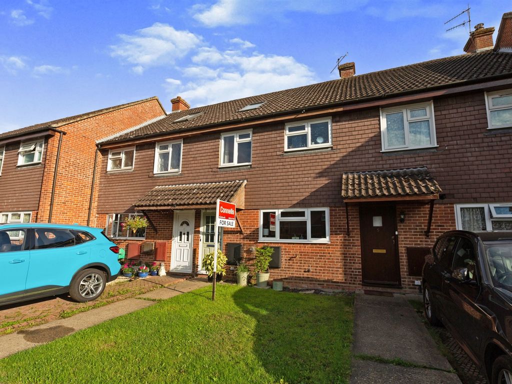 4 bed terraced house for sale in Meadow Bank, Leigh, Tonbridge TN11