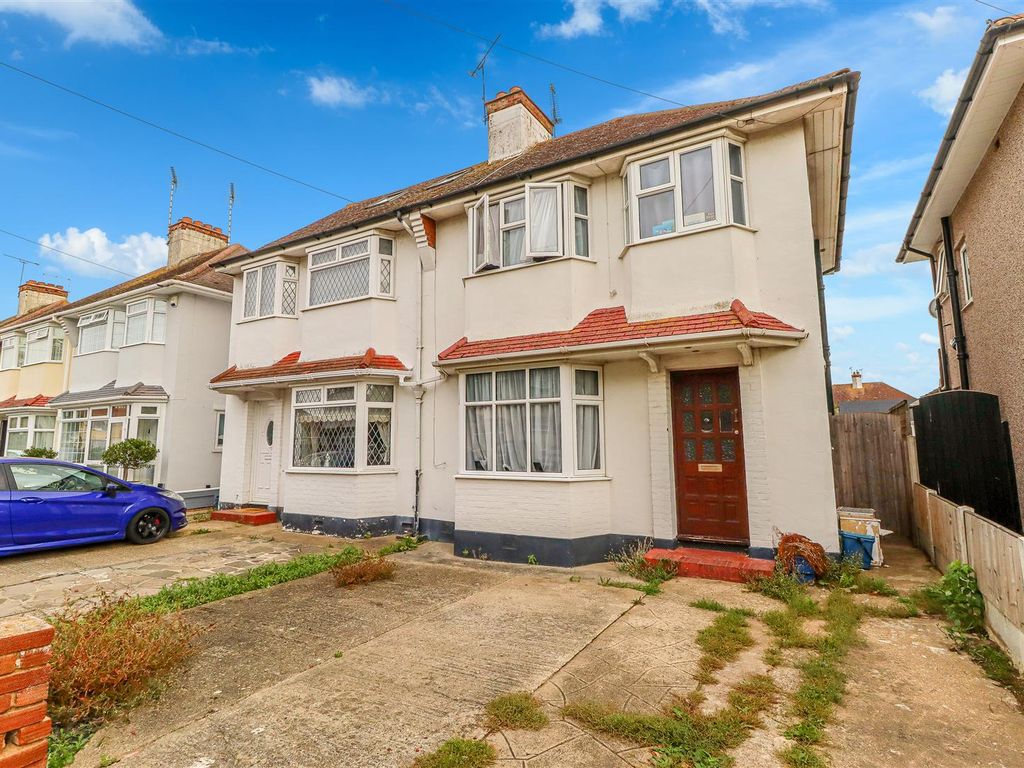 3 bed semidetached house for sale in Pentland Avenue, Shoeburyness