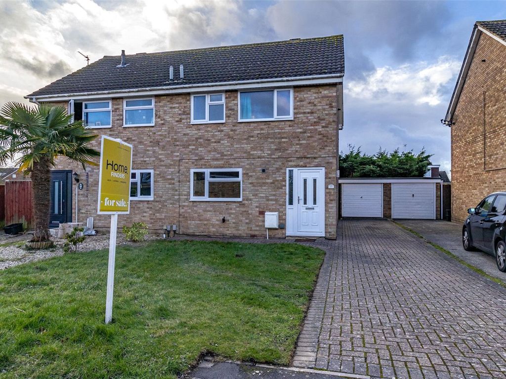 3 bed semidetached house for sale in Covingham Drive, Covingham, Swindon, Wiltshire SN3, £