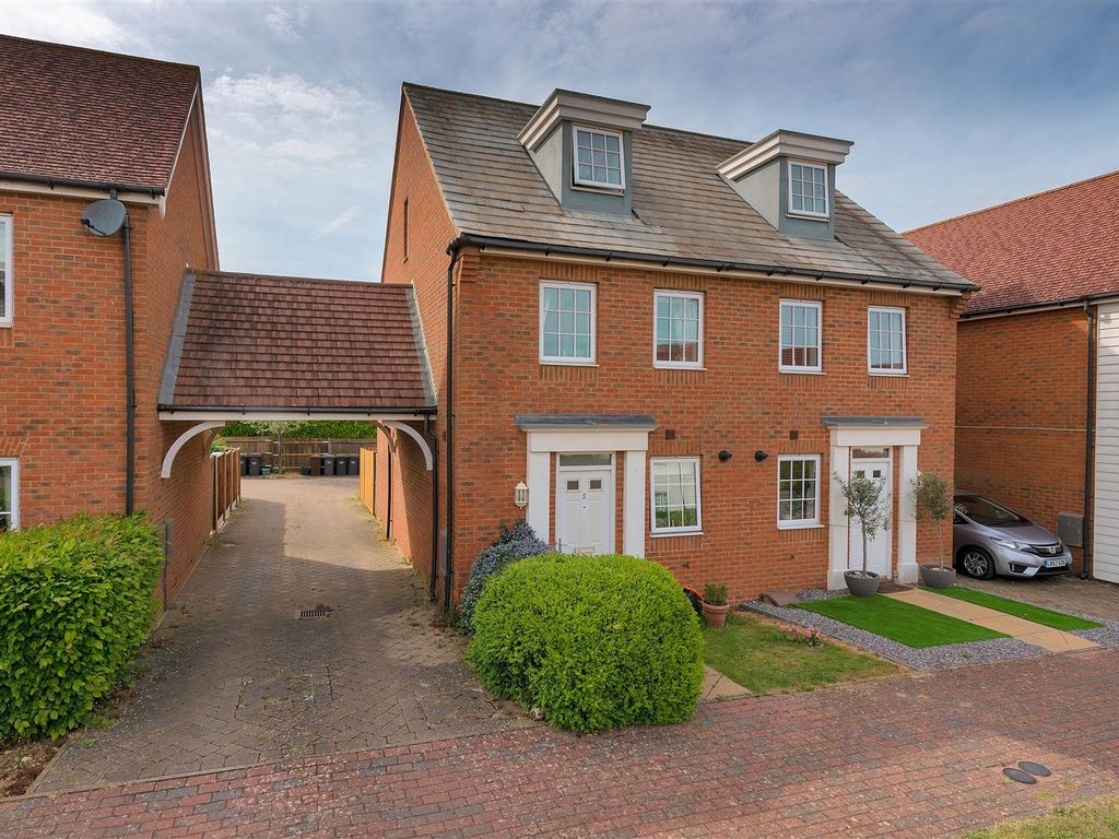 3 bed semidetached house for sale in Hazen Road, Kings Hill, West