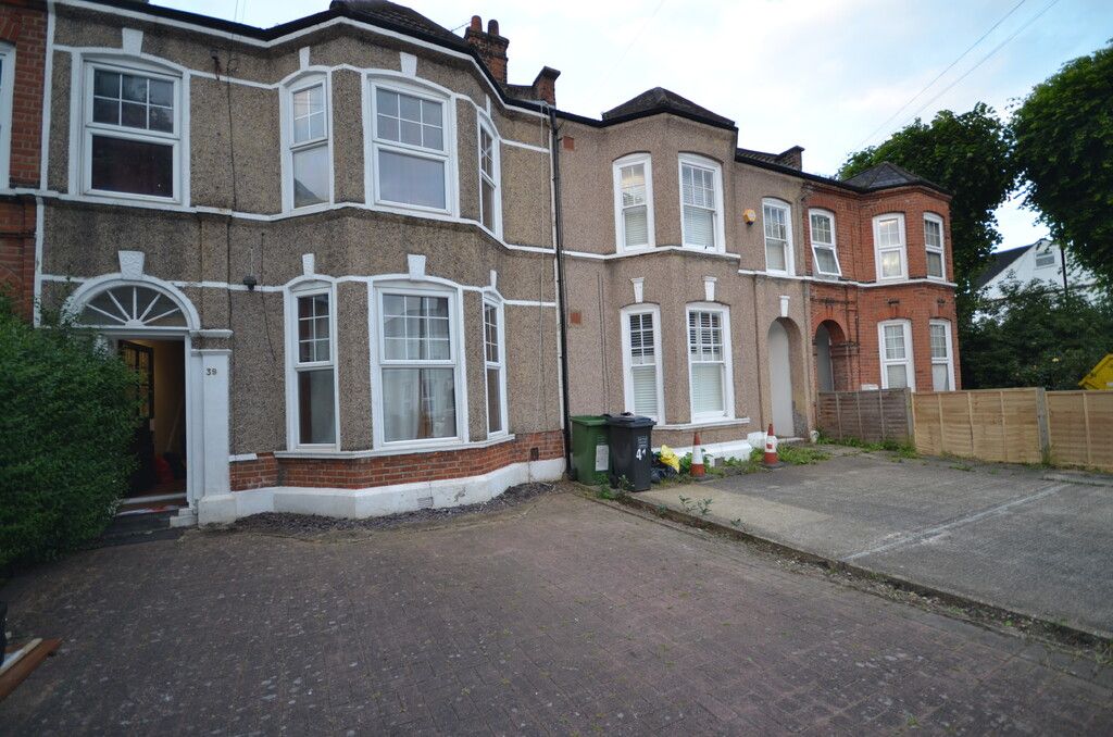4 bed terraced house to rent in St. Fillans Road, London SE6, £3,300