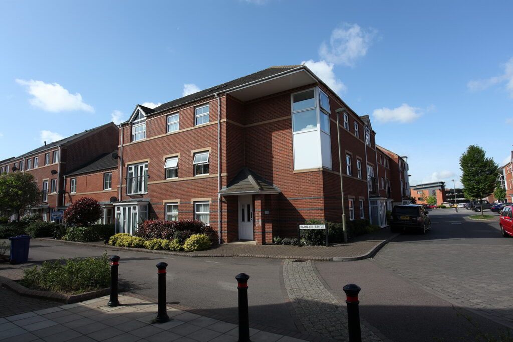 2 bed flat to rent in Padbury Drive, Banbury, Oxon OX16 Zoopla