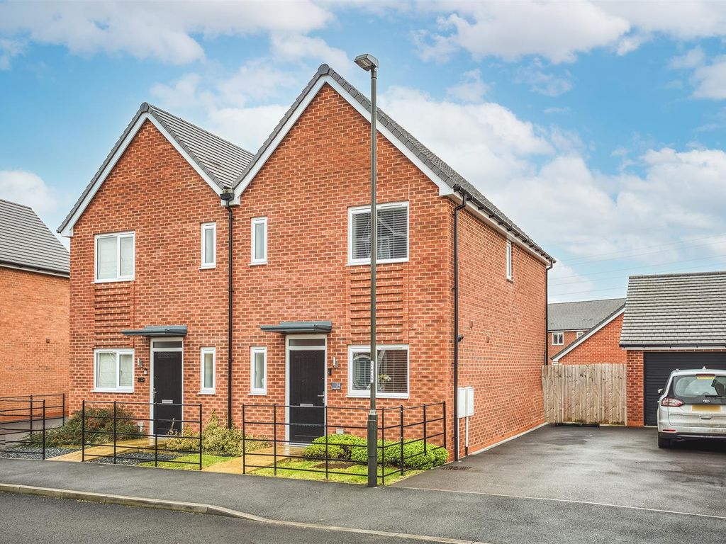 3 bed semidetached house for sale in Carsington Road, Hilton, Derby