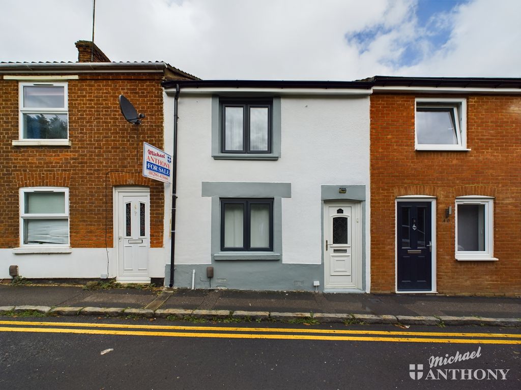 2 bed terraced house for sale in Mill Street, Aylesbury HP20, £265,000
