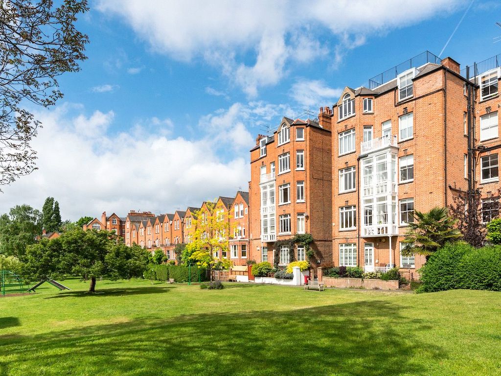 4 bed flat for sale in Canfield Gardens, South Hampstead, London NW6