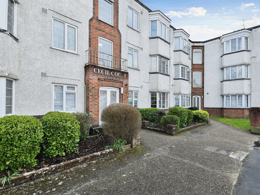 2 bed flat for sale in Charminster Road, Bournemouth BH8 Zoopla
