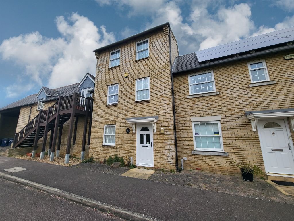 3 bed town house for sale in Brookfield Way, Lower Cambourne, Cambridge