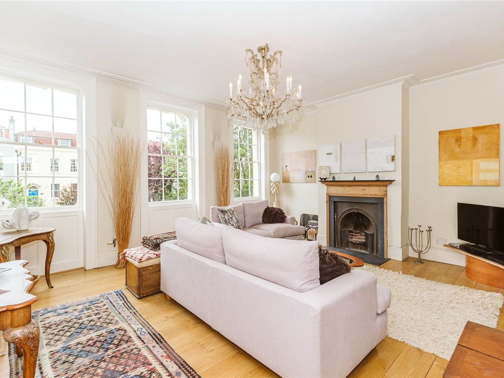 4 bed terraced house to rent in Kingsdown Parade, Kingsdown, Bristol