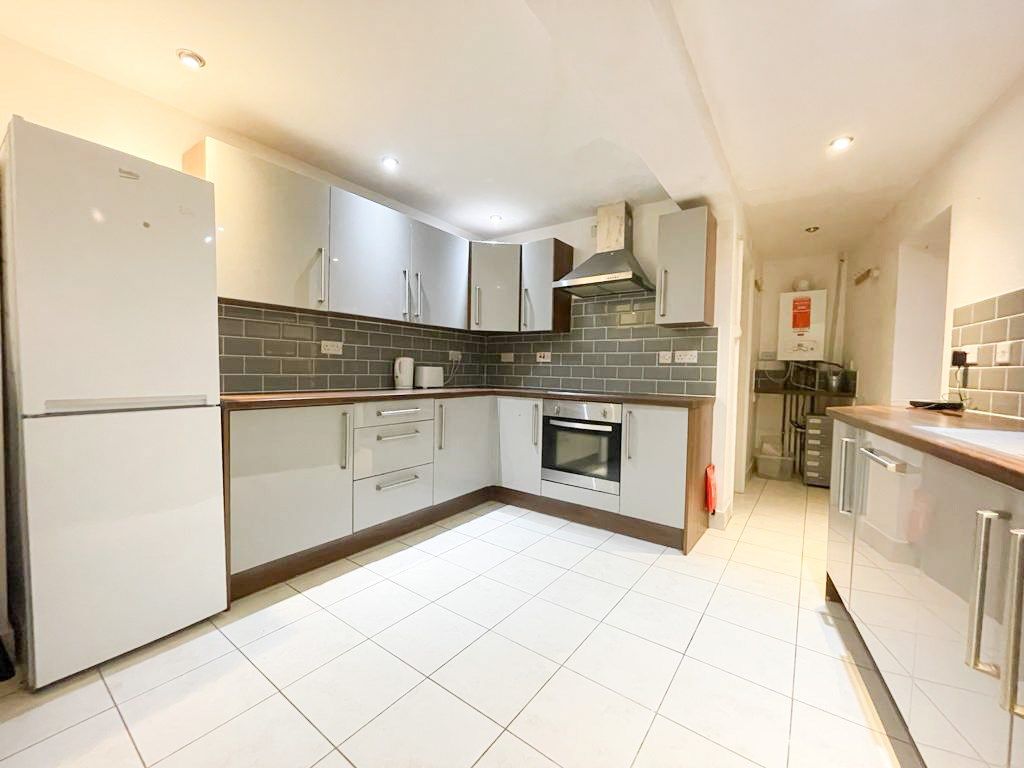 4 bed block of flats for sale in Hermitage Rd Block Of Flats