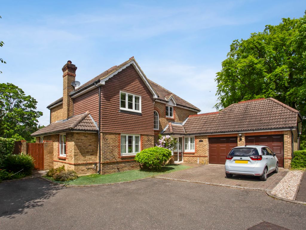5 bed detached house for sale in The Clares, Caterham CR3, £1,250,000