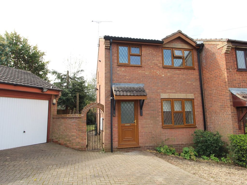 3 bed semidetached house to rent in Pine Close, Lutterworth LE17 Zoopla