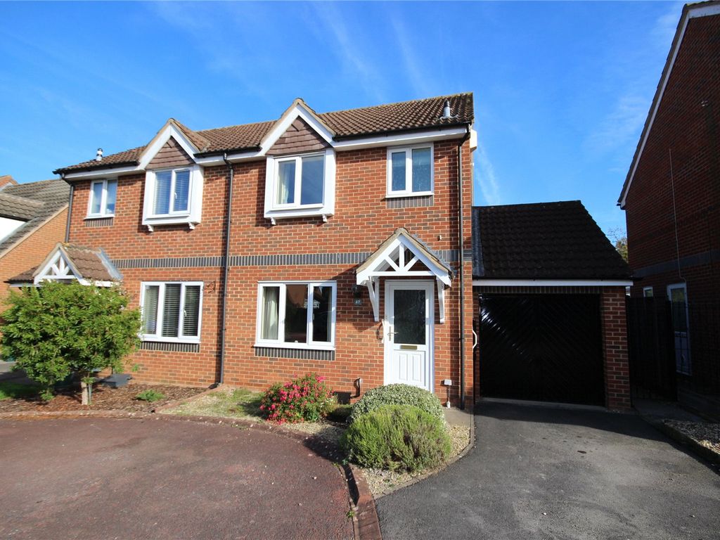 3 bed semidetached house for sale in Snowshill Drive, Cleeve