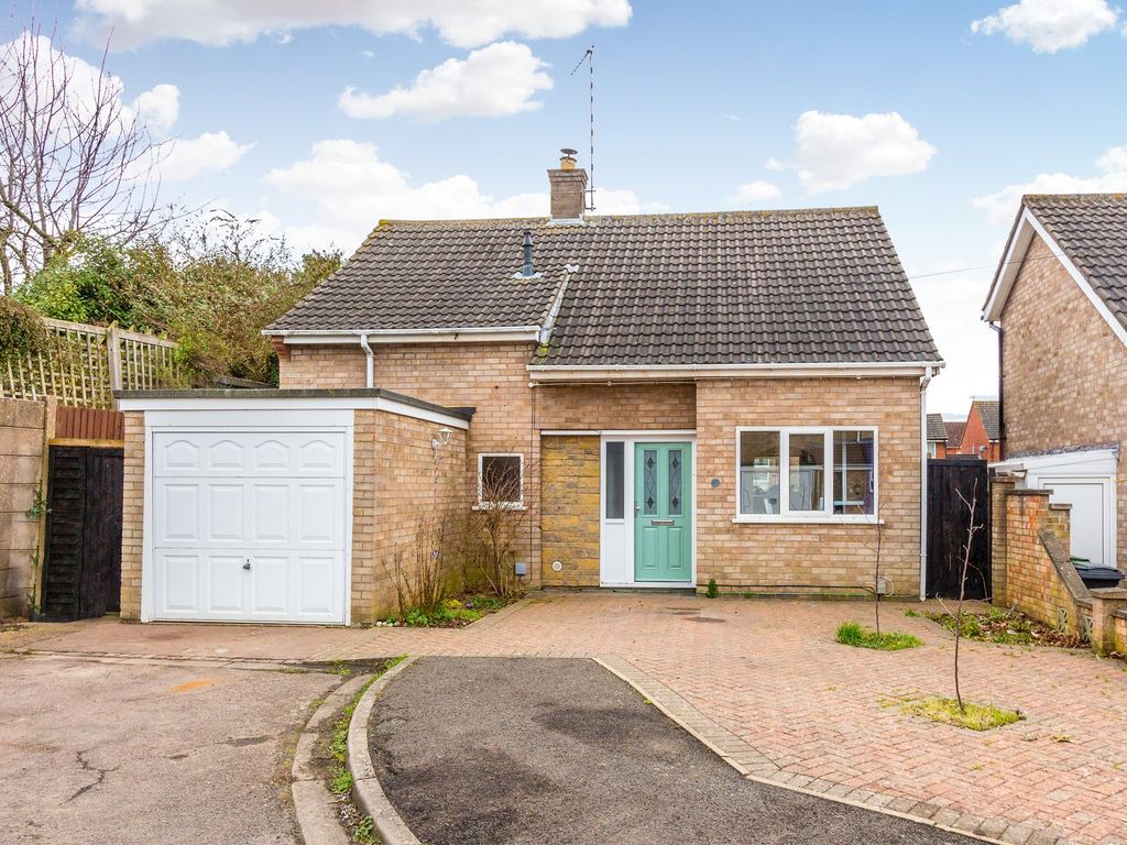 2 bed detached house for sale in Barker Close, Rushden NN10 Zoopla