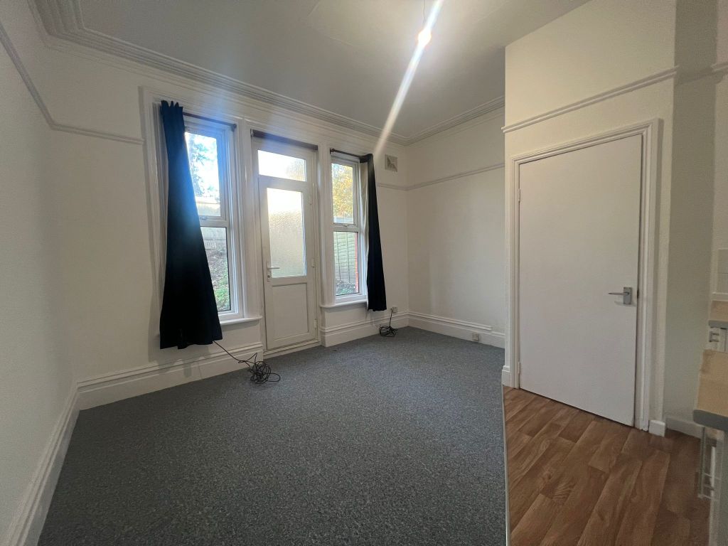 1 bed flat to rent in Glen Road, Bournemouth BH5, £475 pcm Zoopla