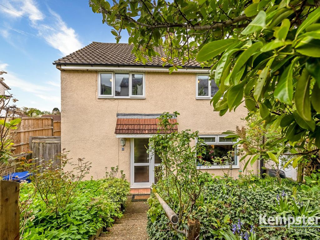 4 bed end terrace house for sale in Stratford Gardens, StanfordLeHope