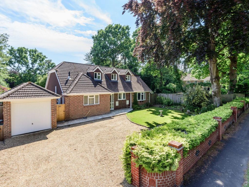 5 bed detached house for sale in Coultas Road, Chandler's Ford
