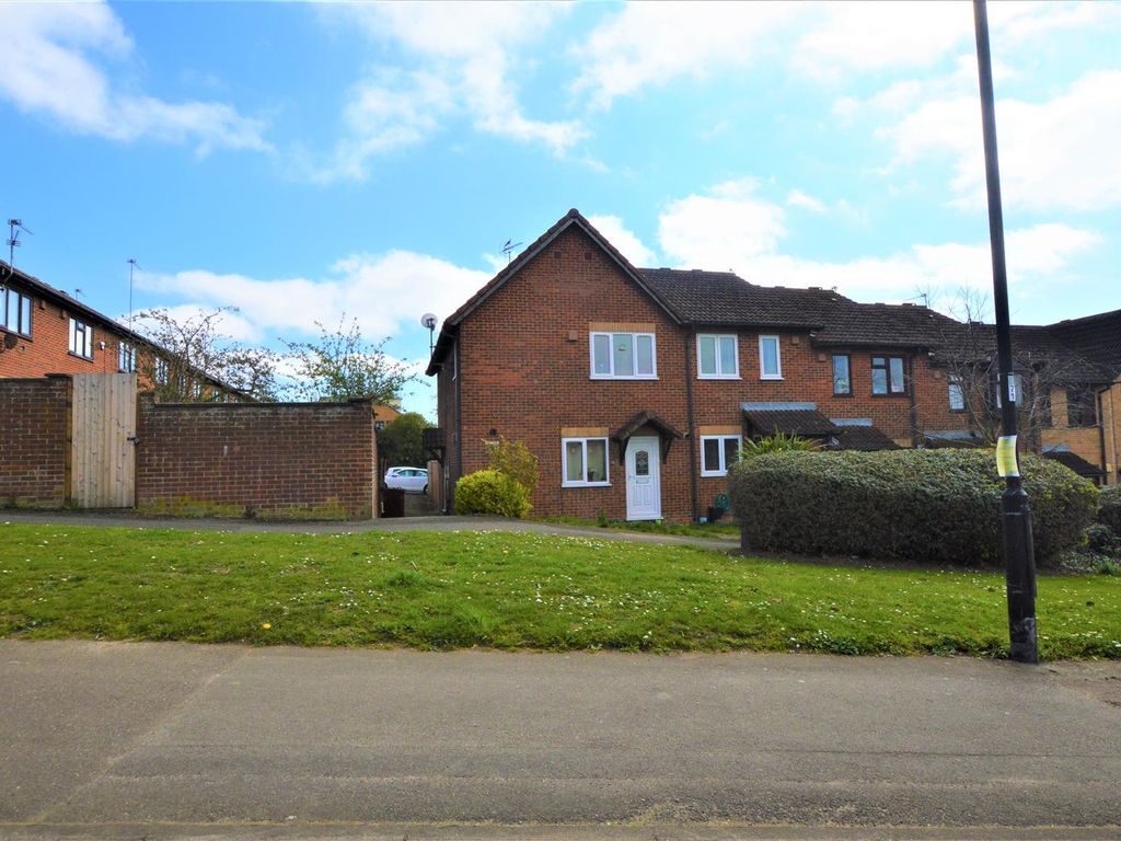 1 bed end terrace house for sale in Telford Drive, Cippenham, Slough