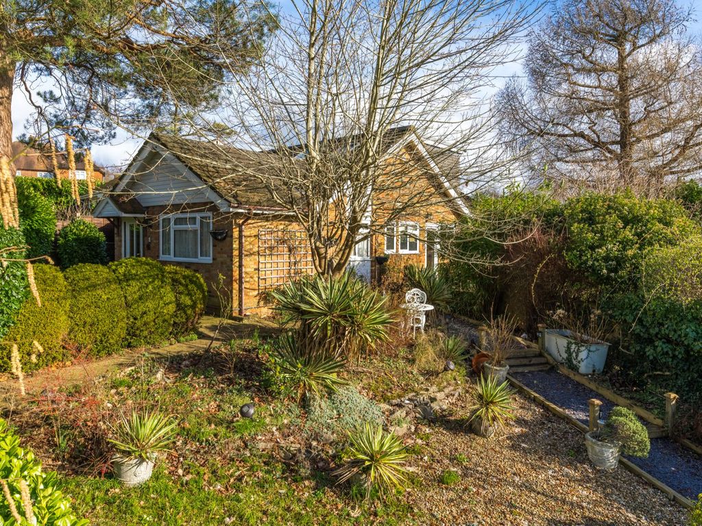 5 bed chalet for sale in Hivings Court, Hivings Hill, Chesham