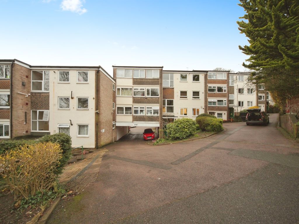 2 bed flat for sale in Richmond Hill, Luton LU2, £180,000 Zoopla