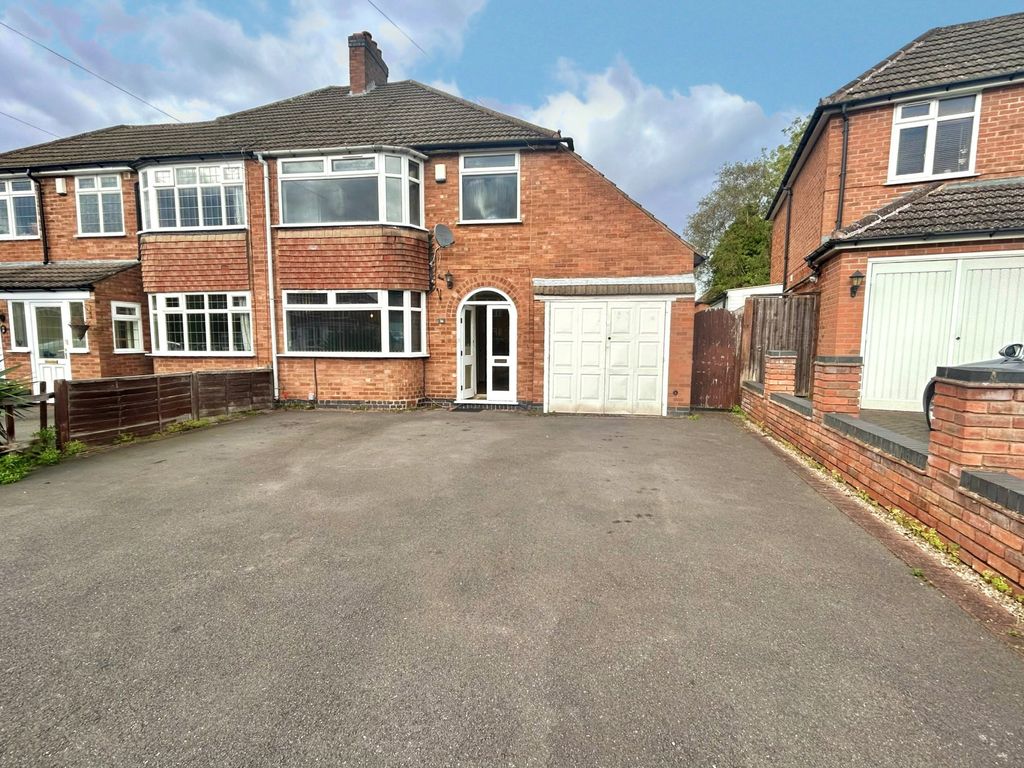3 bed semidetached house for sale in Witherford Croft, Solihull B91, £