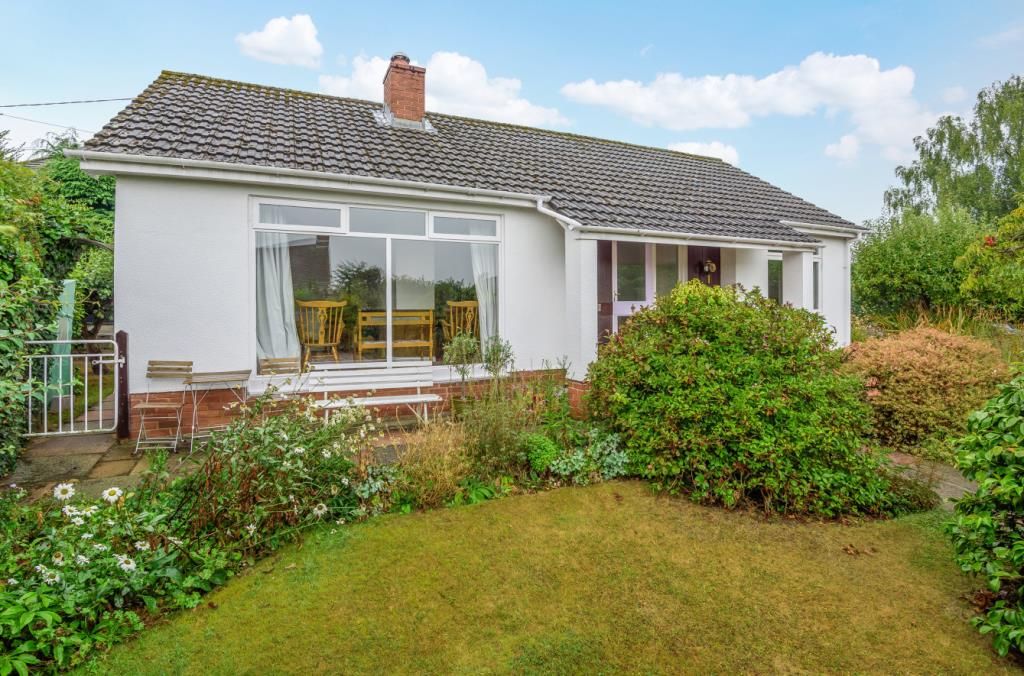 2 bed detached bungalow for sale in Shillingford St. Exeter