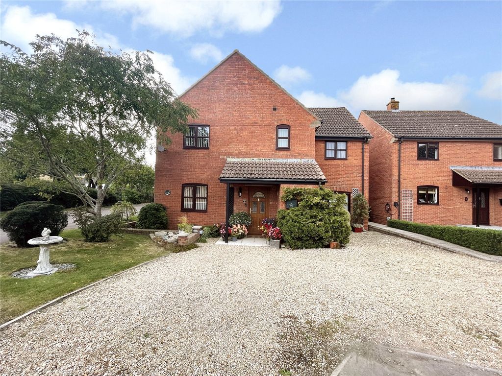 5 bed detached house for sale in Downlands, Longcot, Faringdon SN7, £