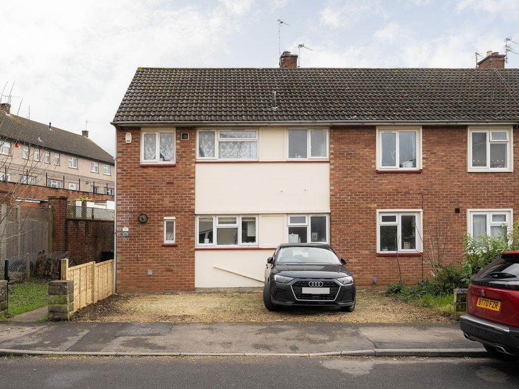 2 bed flat for sale in Beaufort Road, Downend, Bristol BS16, £220,000