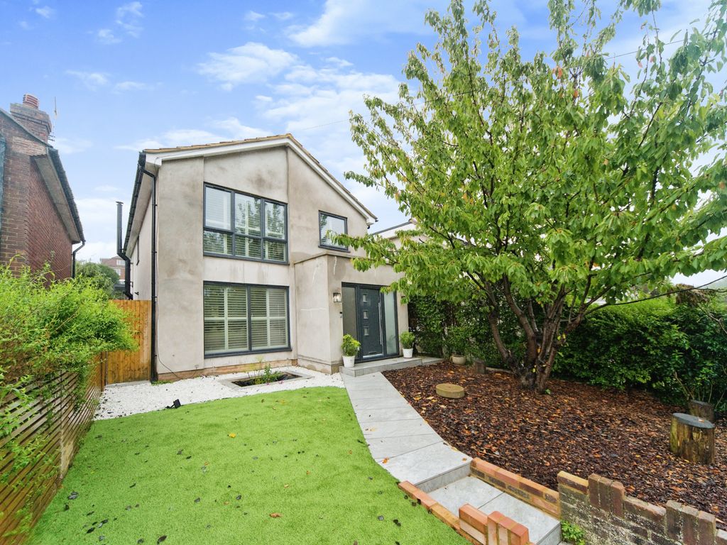 4 bed detached house for sale in Avis Road, Newhaven, East Sussex BN9