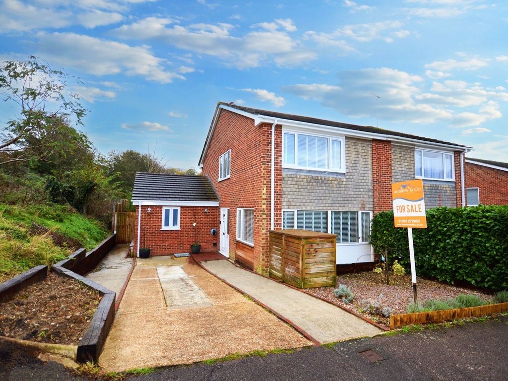 3 bed semidetached house for sale in Southernwood Rise, Folkestone