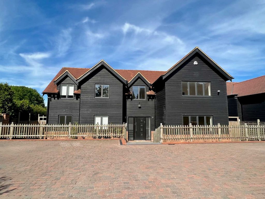 5 bed detached house to rent in Allum Lane, Elstree WD6 Zoopla