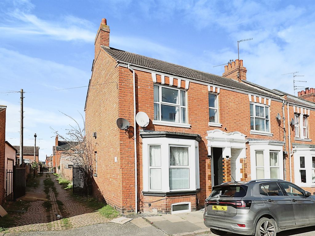 3 bed end terrace house for sale in Ashburnham Road, Abington