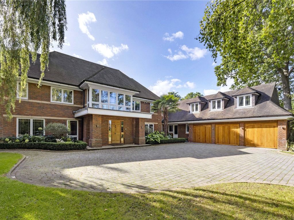 5 bed detached house to rent in Broomfield Ride, Oxshott KT22, £17,000