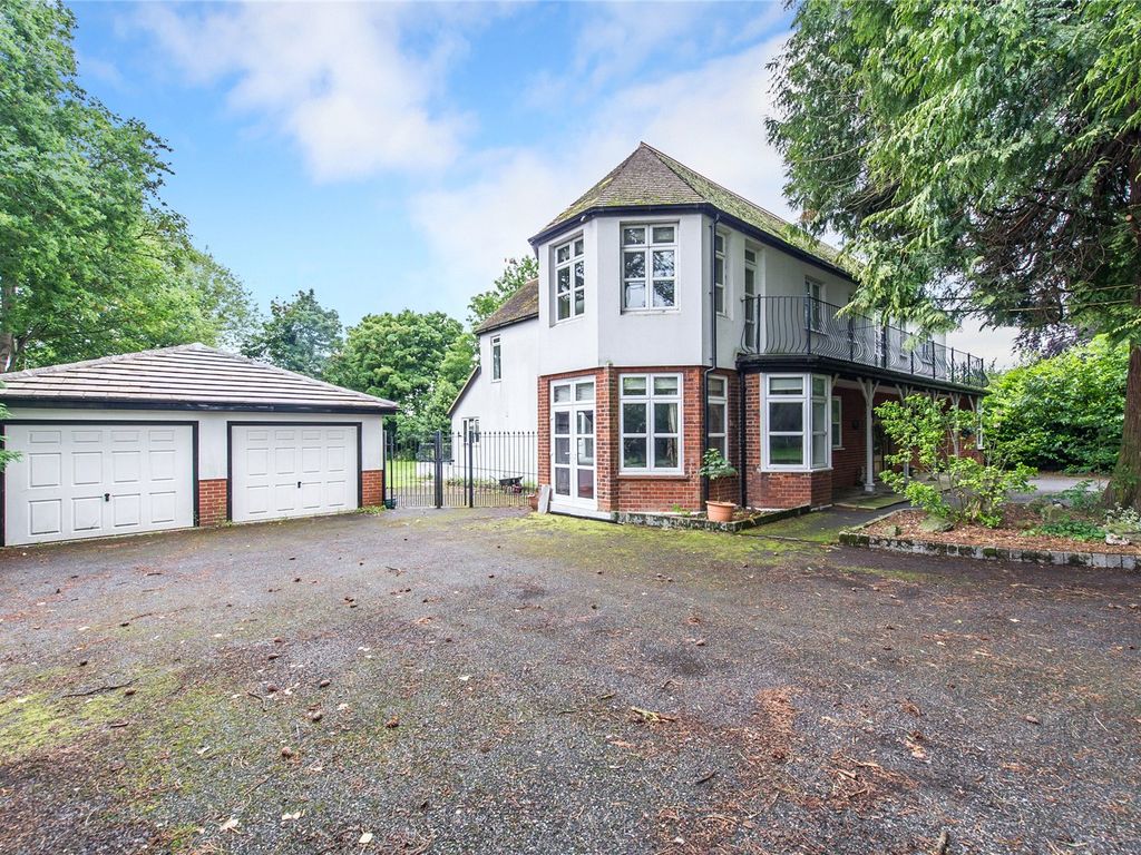 5 bed detached house for sale in Fawkham Avenue, New Barn, Kent DA3