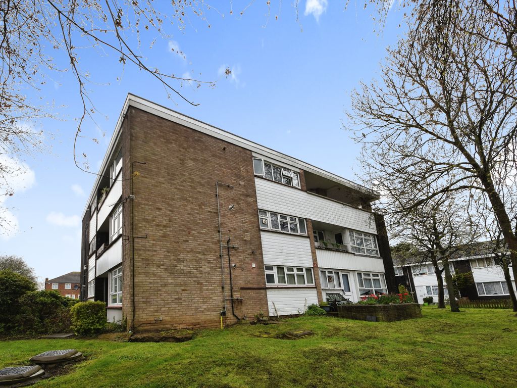 1 bed flat for sale in Woolmer Green, Basildon, Essex SS15 Zoopla