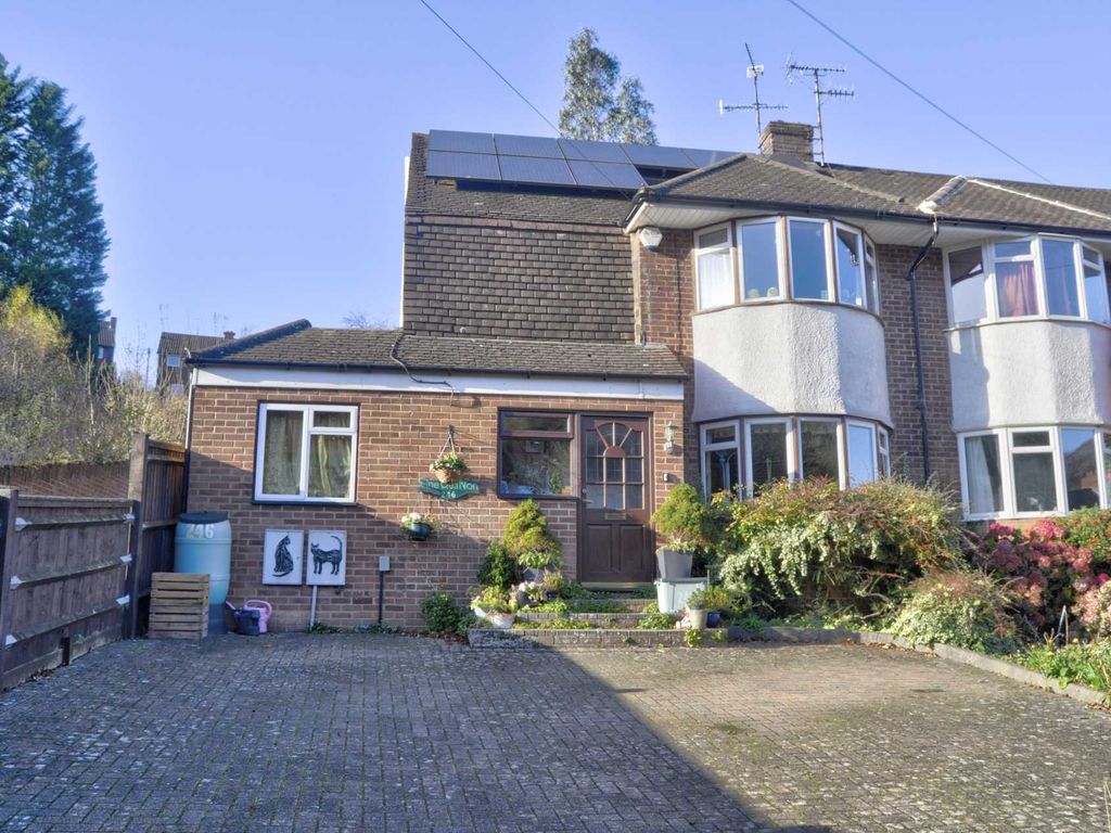 4 bed semidetached house for sale in Desborough Avenue, High HP11 Zoopla