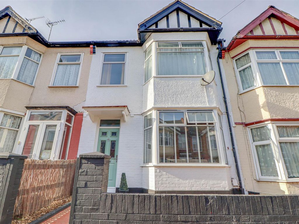 3 bed property for sale in Inverness Avenue, WestcliffOnSea SS0 Zoopla