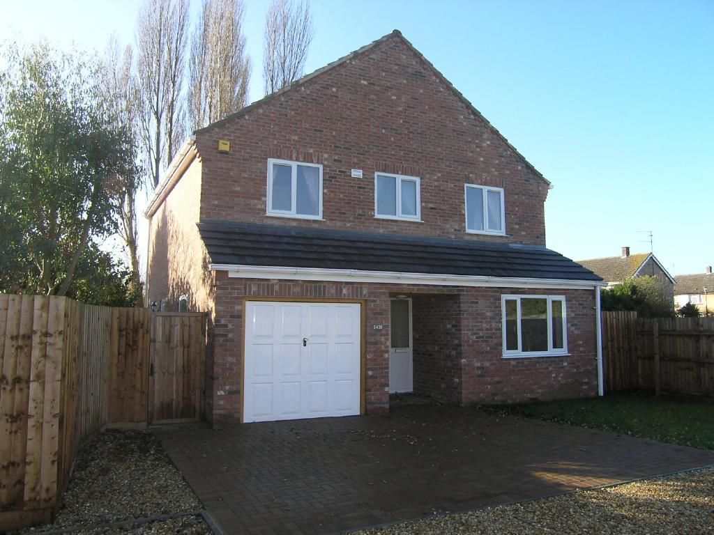 4 bed property to rent in Norwich Road, Wisbech, Cambs PE13, £1,250 pcm Zoopla