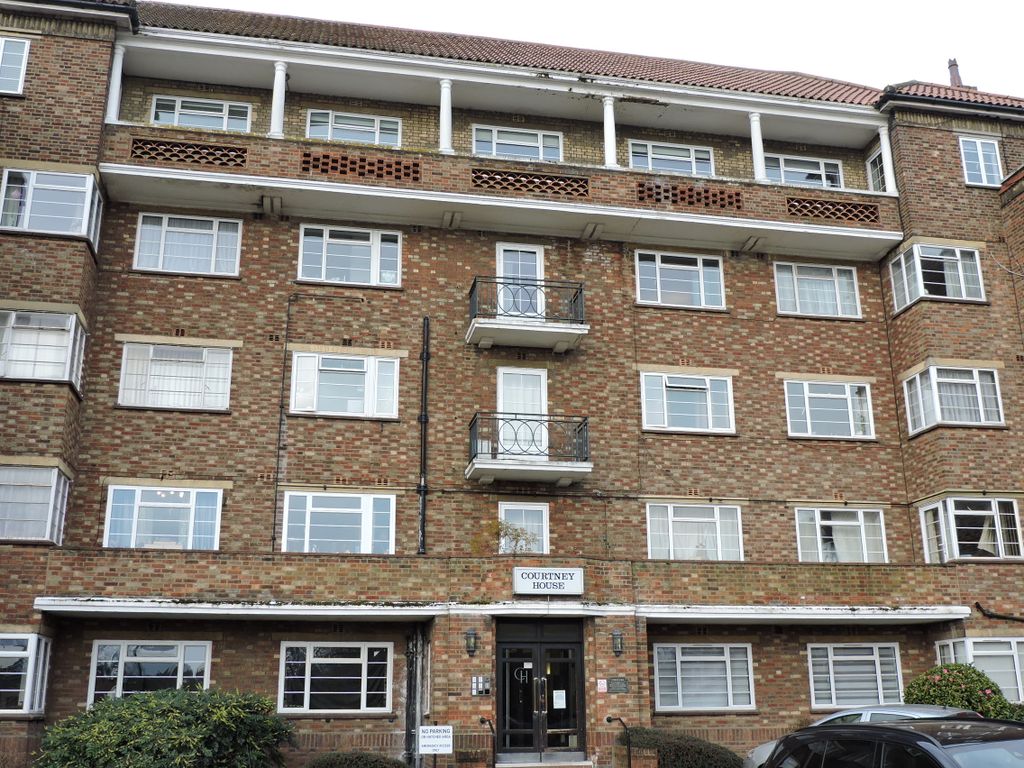 3 bed flat to rent in Courtney House, Mulberry Close, Parson Street