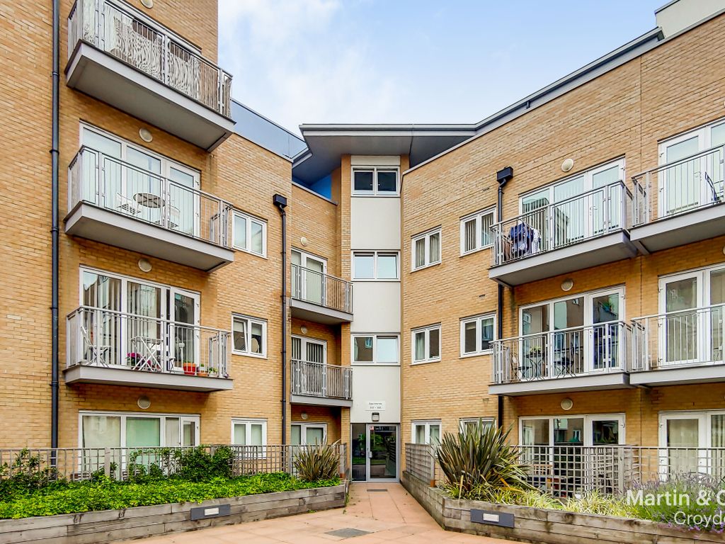 2 bed flat for sale in Whitestone Way, Croydon, Surrey CR0, £298,000