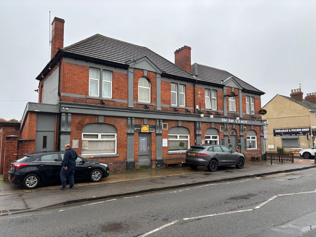 Pub/bar for sale in Manchester Road, Swindon SN1, £350,000 Zoopla