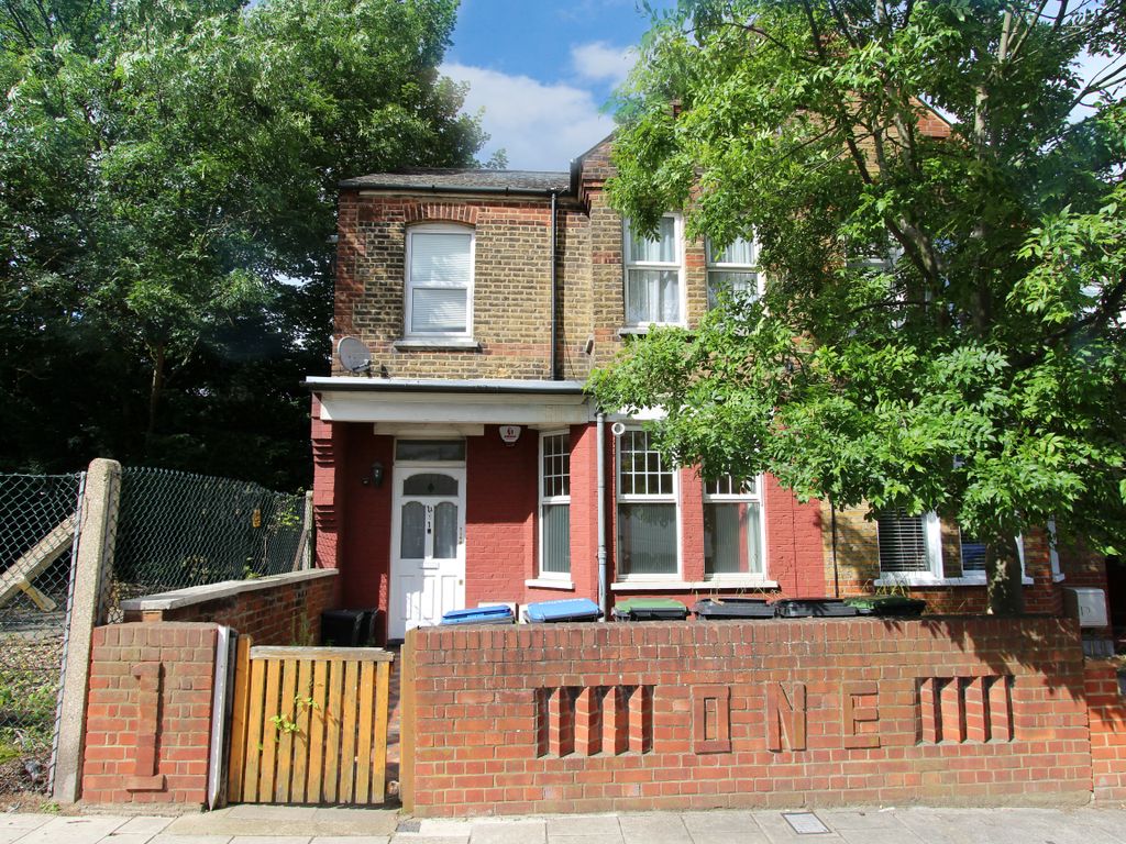 1 bed flat to rent in Trinity Avenue, Enfield EN1, £1,300 pcm Zoopla