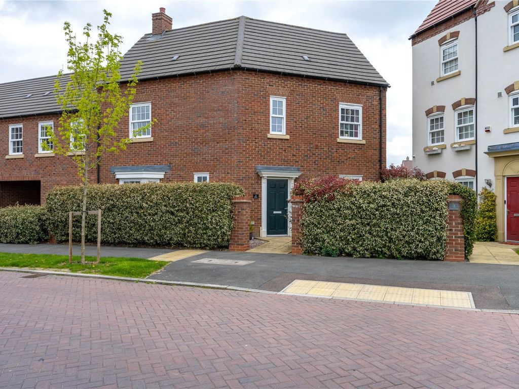3 bed linkdetached house for sale in Walford Grove, Kempston, Bedford
