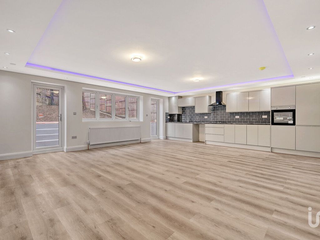 4 bed semidetached house for sale in Loughton Way, Buckhurst Hill IG9