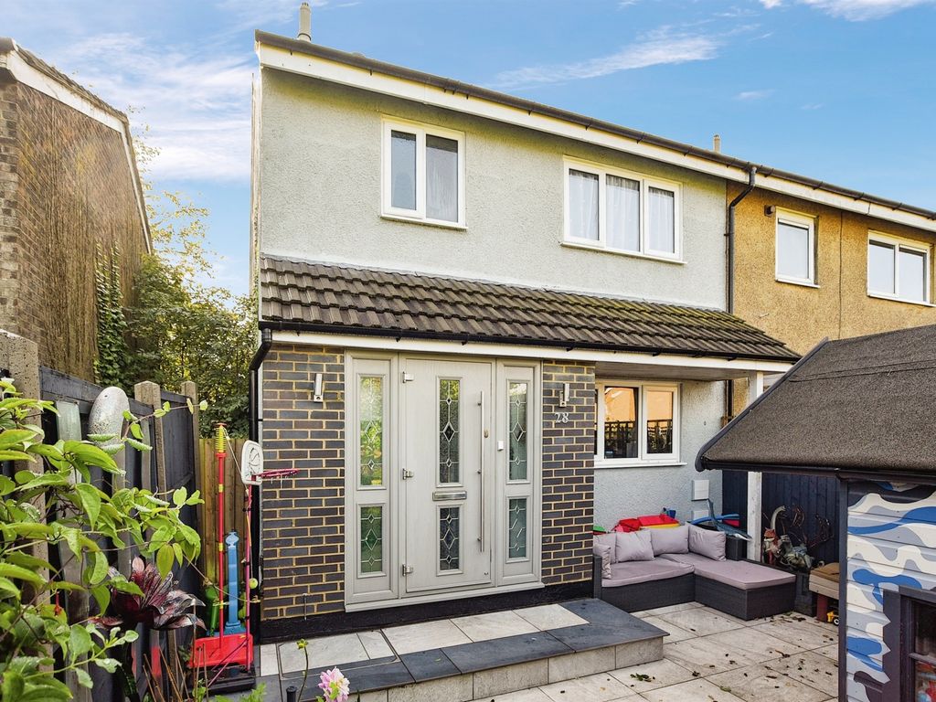 3 bed end terrace house for sale in Essex Mead, Hemel Hempstead HP2, £