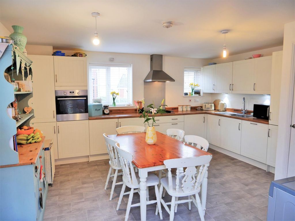 4 bed detached house for sale in Hurricane Drive, Calne SN11 Zoopla