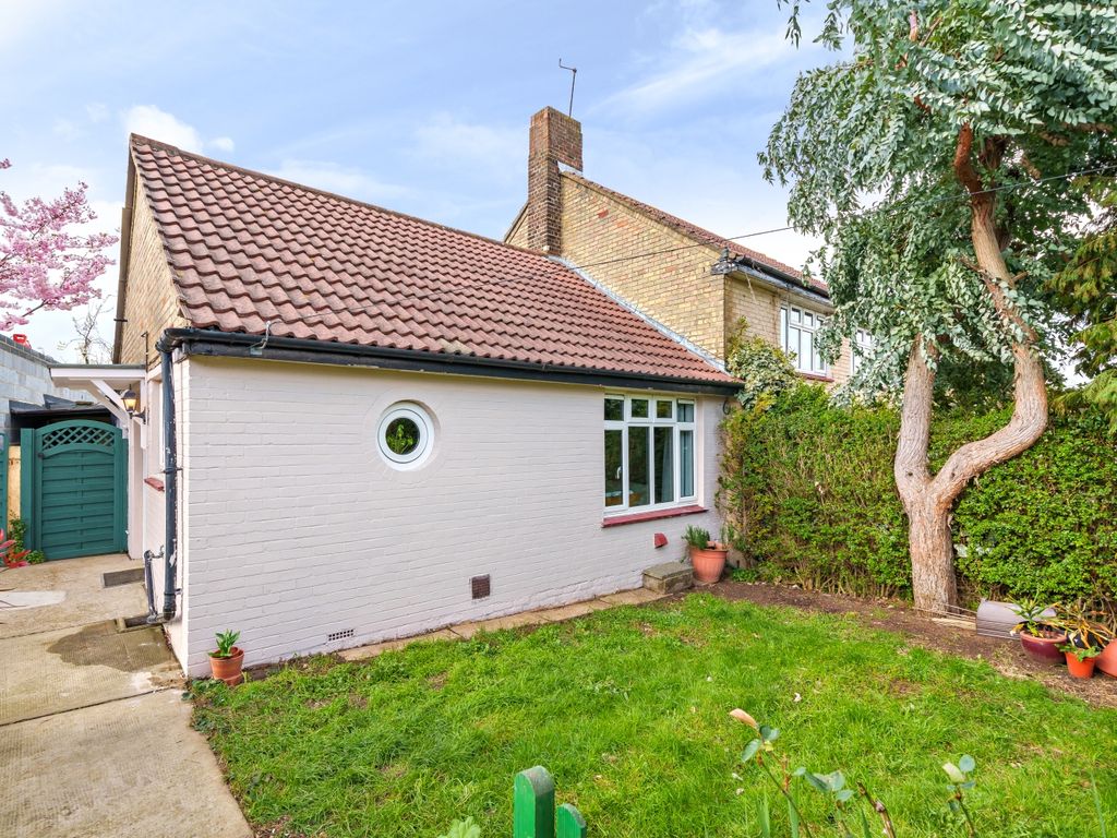 1 bed bungalow for sale in Beechfield Road, Erith DA8 Zoopla
