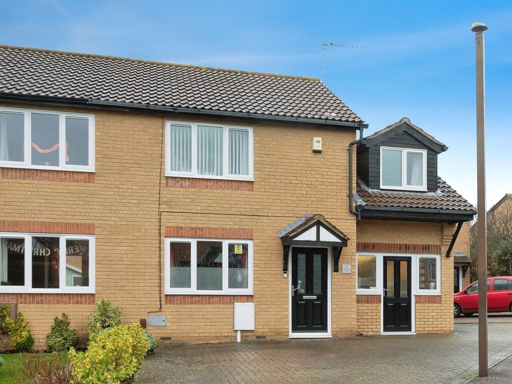 3 bed semidetached house for sale in Bantock Close, Browns Wood